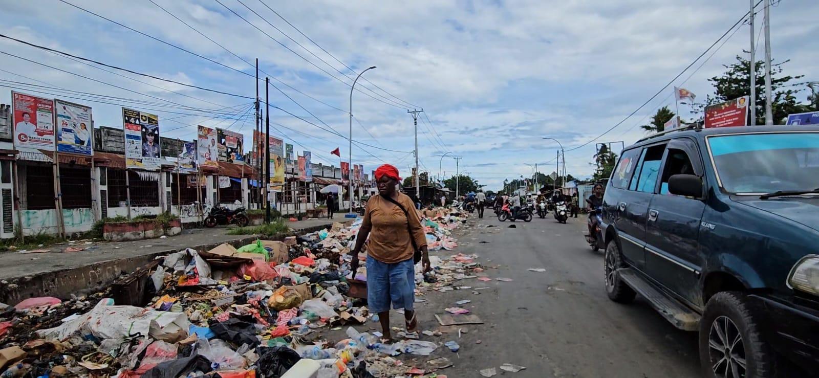 Perintah Bupati Nabire Tidak Didengar, Sampah di Pasar Karang Masih Berhamburan