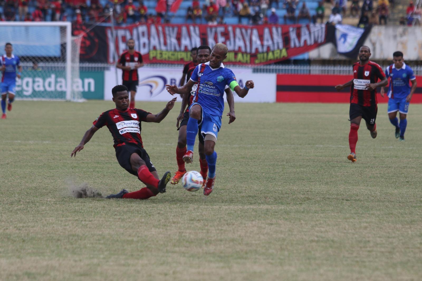Tim-tamu-PSBS-Biak-berhasil-mencuri-poin-dari-kandang-Pe.jpg