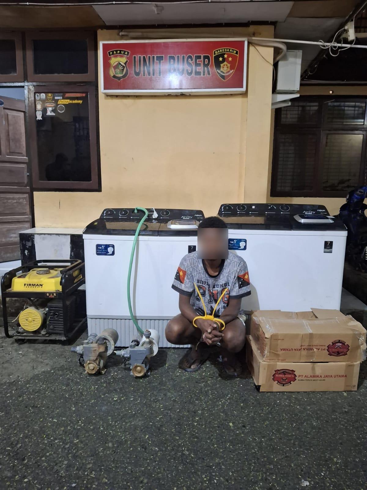 URI-Pelaku-AK-18-diamankan-oleh-O.jpg