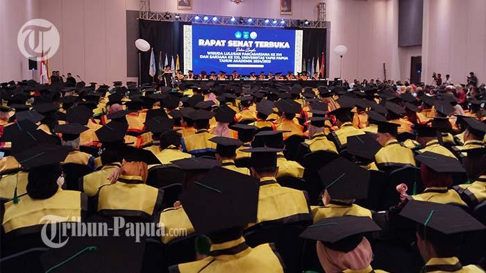 Universitas Yapis Papua Mewisuda 334 Sarjana dan 75 Magister