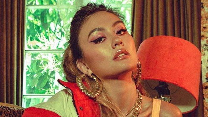 Cerita Agnez Mo Pernah Di-bully hingga Pertemuannya dengan Chris Brown