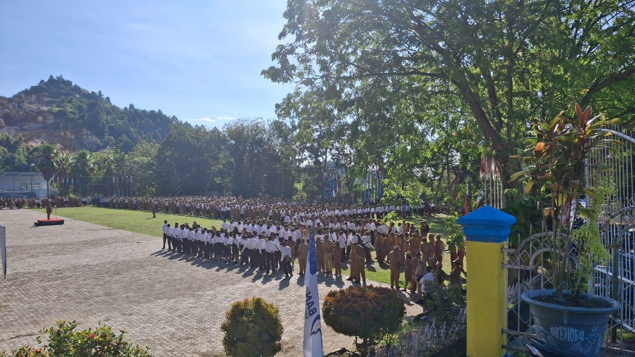 ana-Apel-pagi-di-lingkungan-Pemerintah-Kota-Jayapura-yang-di-pinpin-la.jpg