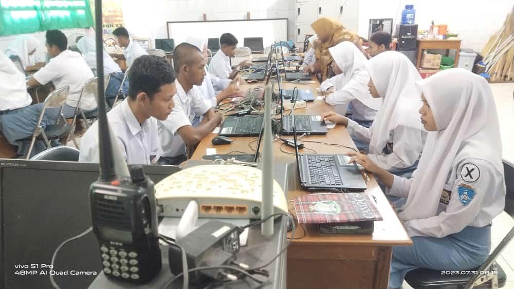 45 Siswa SMKN 5 Merauke Ikut Simulasi Asesmen Nasional Berbasis Komputer