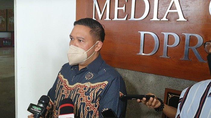 anggota-komisi-i-dpr-ri-fraksi-partai-golkar-dave-laksono.jpg