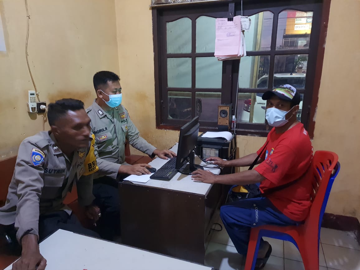 anggota-polsek-sorong-timur-1.jpg
