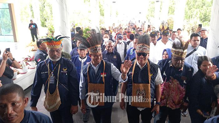 anies_tiba_di_jayapura_3.jpg