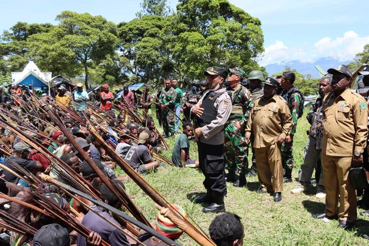 aparat-keamanan-bersama-unsur-forkompinda-jayawijaya-dan-lanny-jaya.jpg