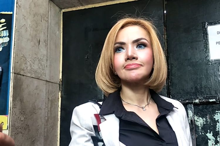 barbie-kumalasari-saat-mendatangi-polda-metro-jaya.jpg