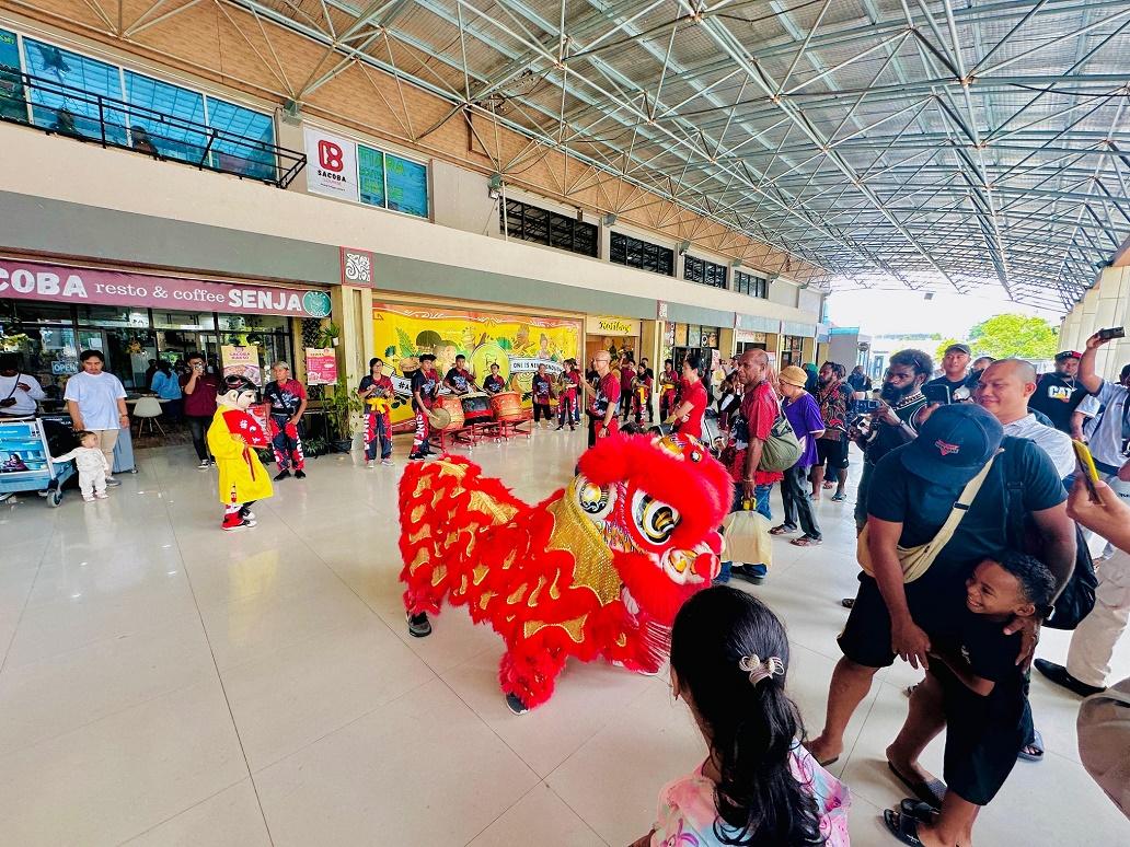 barongsai-di-bandara-sentani-29-jan-2025.jpg