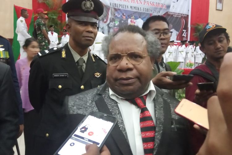 bupati-mimika-eltinus-omaleng.jpg