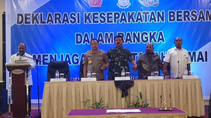 deklarasi-papua-damai-oleh-ketua-mrp-timotius-murib.jpg