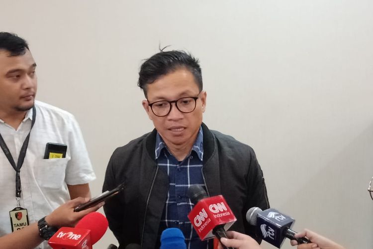 direktur-eksekutif-amnesty-international-indonesia-usman-hamid.jpg