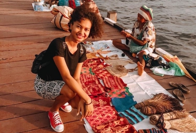 Elsa Kaize  :  Menggunakan Noken Untuk Apresiasi Kekayaan Alam Papua