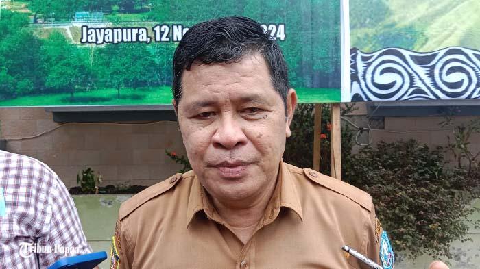 epala-Dinas-Kesehatan-Kabupaten-Jayapura-Khairuk-Lie.jpg