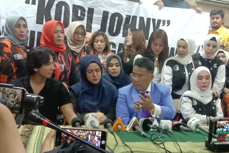 Mati-matian Bela Fairuz dalam Kasus Ikan Asin, Ternyata Ini Alasan Hotman Paris