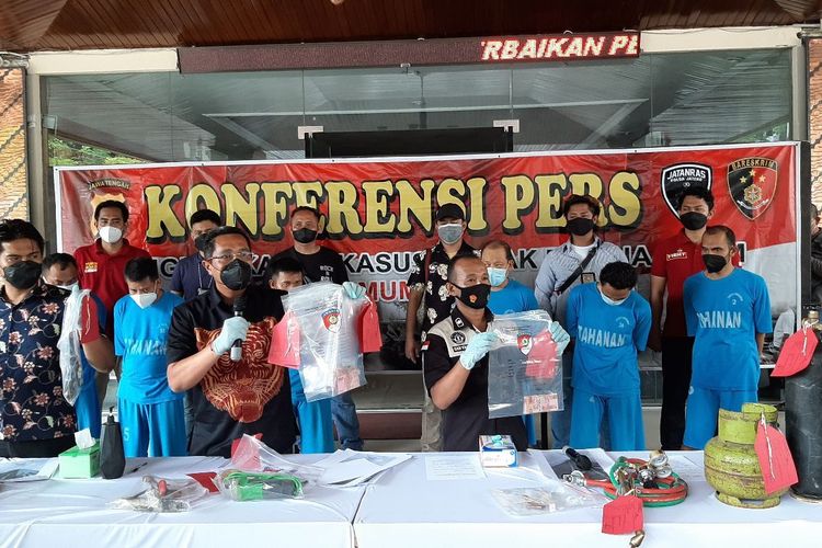 Komplotan Rampok Bobol ATM Curi Uang Hampir Rp1 Miliar, Polisi: Mereka Latihan Mengelas Besi