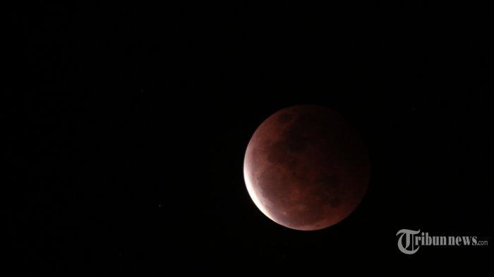 gerhana-bulan-total-Super-Blood-Moon-terlihat-pada-pukul-1955-Wita-di-Kaltim.jpg