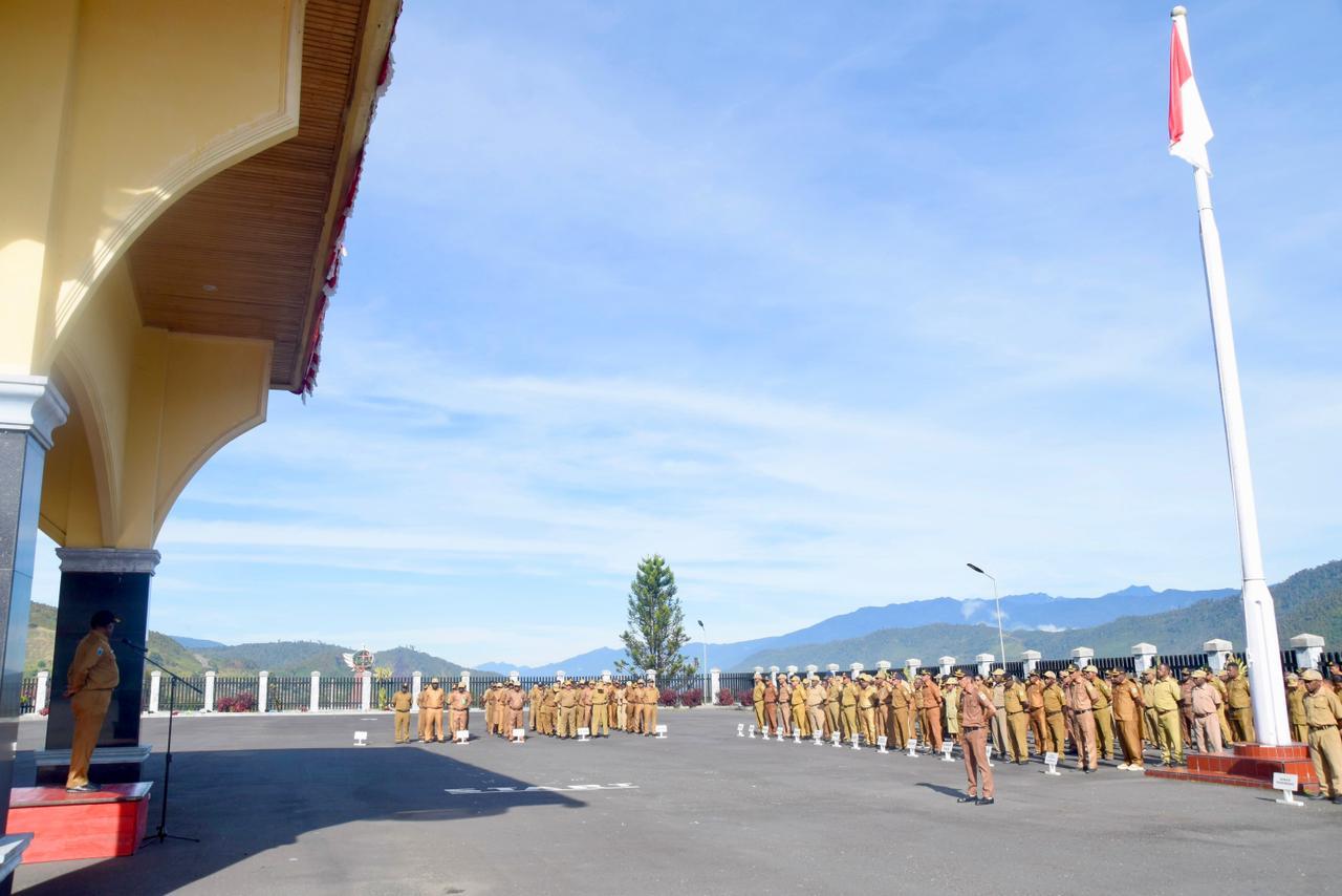 halaman-Kantor-Bupati-Puncak-Jaya-Senin.jpg
