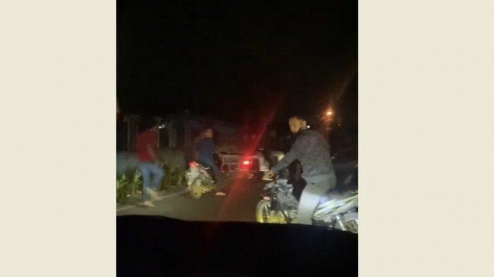 jepretan-layar-video-salah-satu-pelaku-pengerusakan-mobil-milik-dokter-muda.jpg