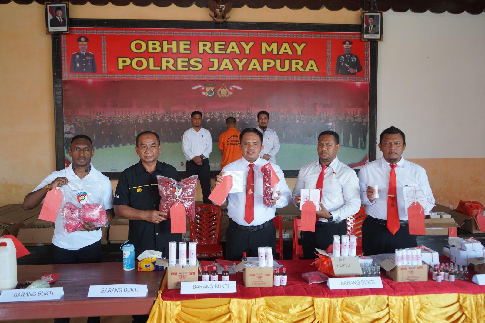 Polisi Ungkap Peredaran Minyak Tawon Palsu di Jayapura, Pelaku Racik Produk di Kamar Kos