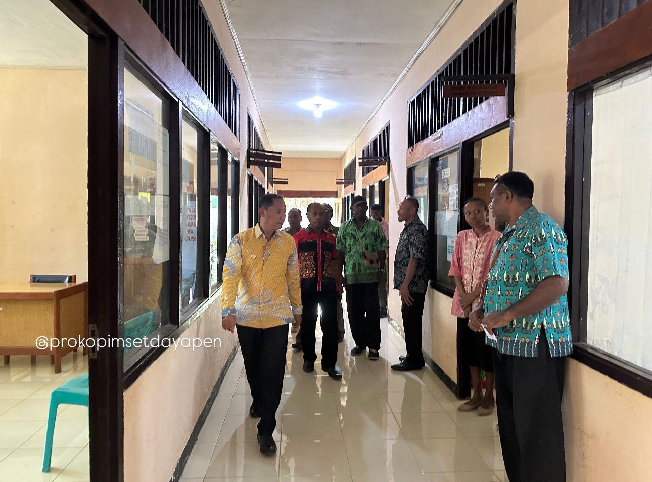 Wabup Yapen Terkejut Dengan Kehadiran ASN Karena Tidak Mendekati 50 Persen