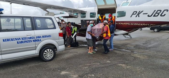 Dua Jenazah Karyawan PT. Indo Papua di Makamkan di Kampung Halamannya