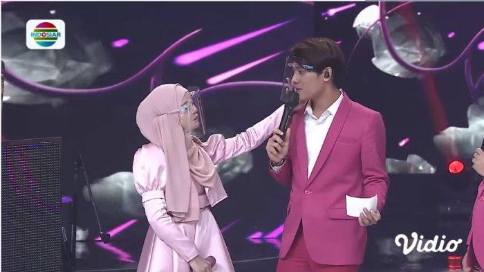 lesti-kejora-mengusap-air-mata-rizky-billar-yang-menangis.jpg