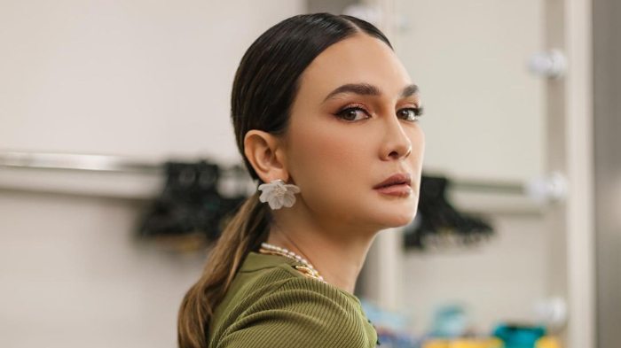 luna-maya-berbaju-hijau.jpg