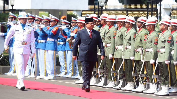 menteri-pertahanan-prabowo-subianto-saat-inspeksi-pasukan.jpg