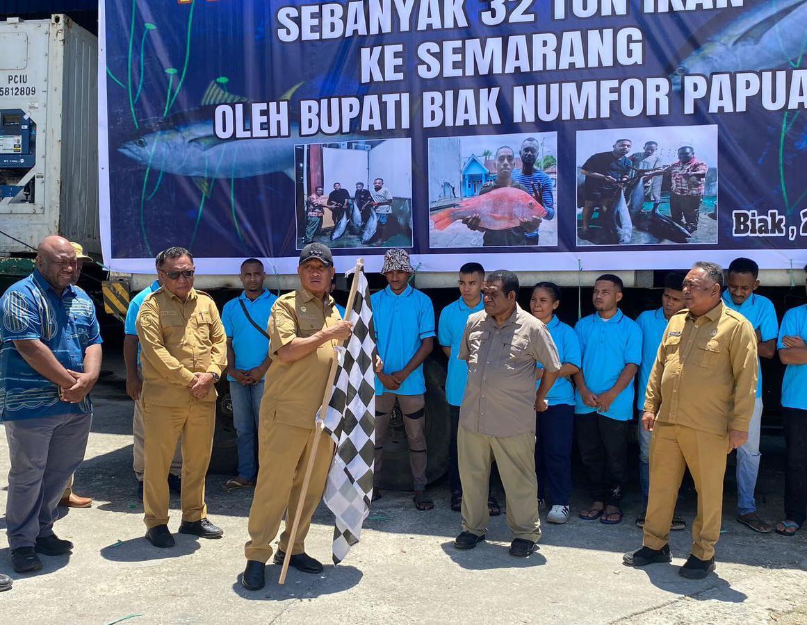 Markus Mansnembra Apresiasi PT Bahari Ocean Kirim 32 Ton Ikan dari Biak ke Semarang
