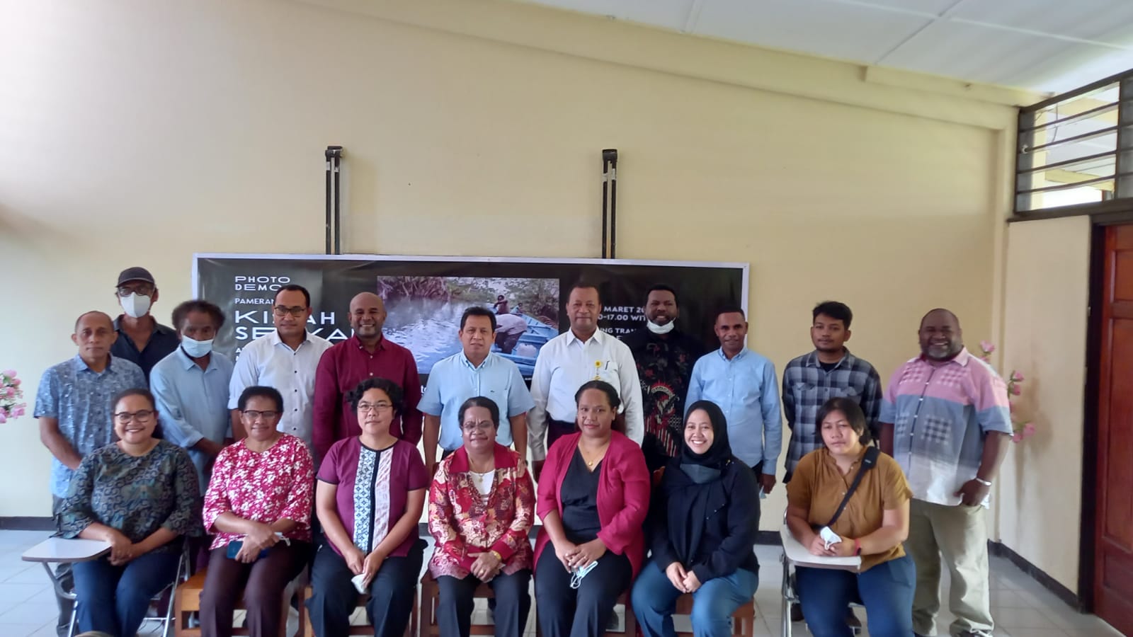 pameran-foto-bertajuk-kisah-senyap-digelar-di-fisip-uncen-abepura.jpg