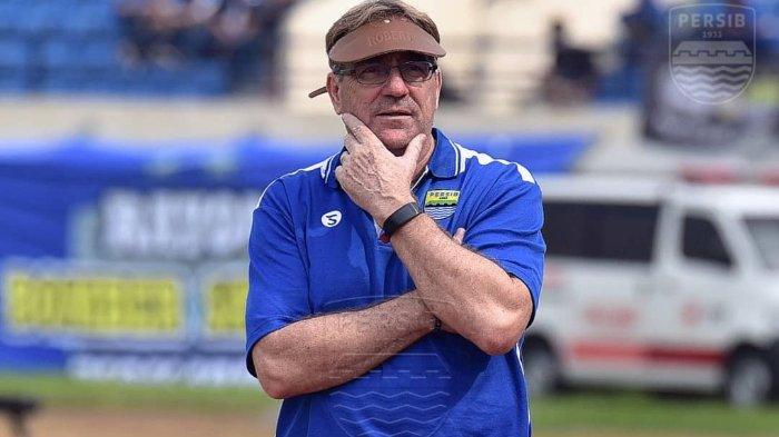 pelatih-persib-bandung-robert-rene-alberts.jpg