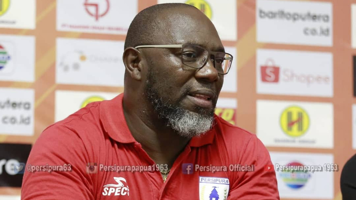 pelatih-persipura-jayapura-jacksen-f-tiago-2.jpg