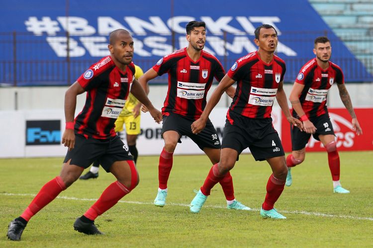 pemain-asing-persipura-jayapura-hendrique-motta-saat-pertandingan-pekan-ke-9-liga-1-2021.jpg