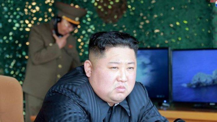 pemimpin-korea-utara-kim-jong-un-ketika-menyaksikan-uji-coba-rudal.jpg