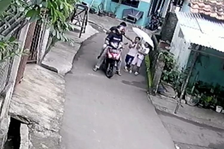 penjambretan-kalung-emas-milik-anak-bernama-raisya-6.jpg