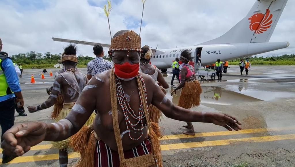 pesawaat-masuk-di-asmat.jpg