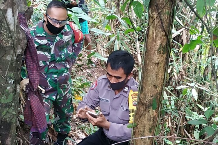 polisi-saat-olah-tkp-temuan-tulang-belulang-manusia.jpg