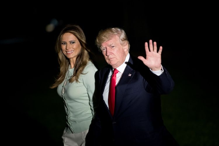 presiden-as-donald-trump-dan-istrinya-melania-sesaat-setelah-tiba-kembali-di-washington-dc.jpg