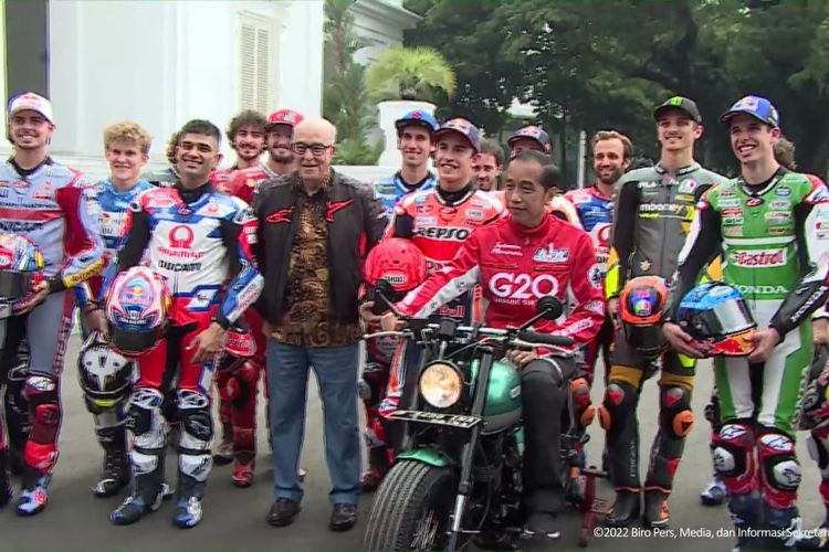 presiden-joko-widodo-perlihatkan-salah-satu-koleksi-motor-kustom.jpg
