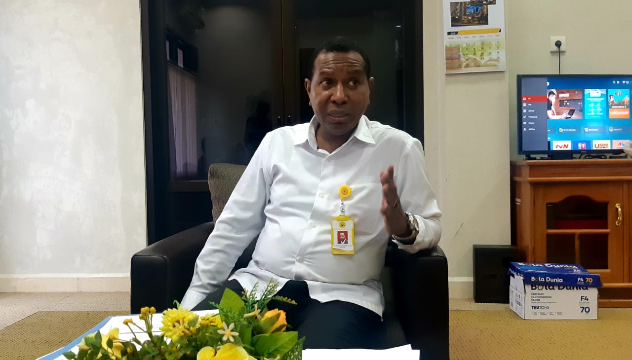 rektor-universitas-cenderawasih-dr-ir-apolo-safanpo-st-mt.jpg