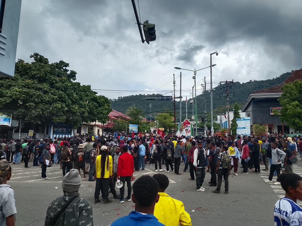 Mahasiswa di Jayapura Gelar Aksi Tolak Investasi dan Militer se-Tanah Papua - Tribun-papua.com