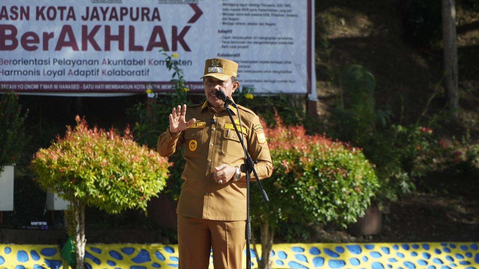 Wakil Wali Kota Jayapura Perintahkan Guru Kembalikan Uang Seragam yang Dipungut