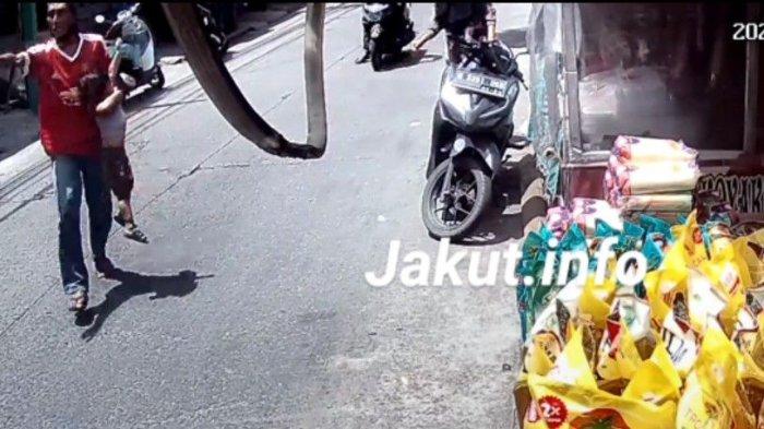 Viral Video Seorang Kakek Kejar Maling Sambil Gendong Cucu: Kalau Saya Tahan yang Ada Keseret