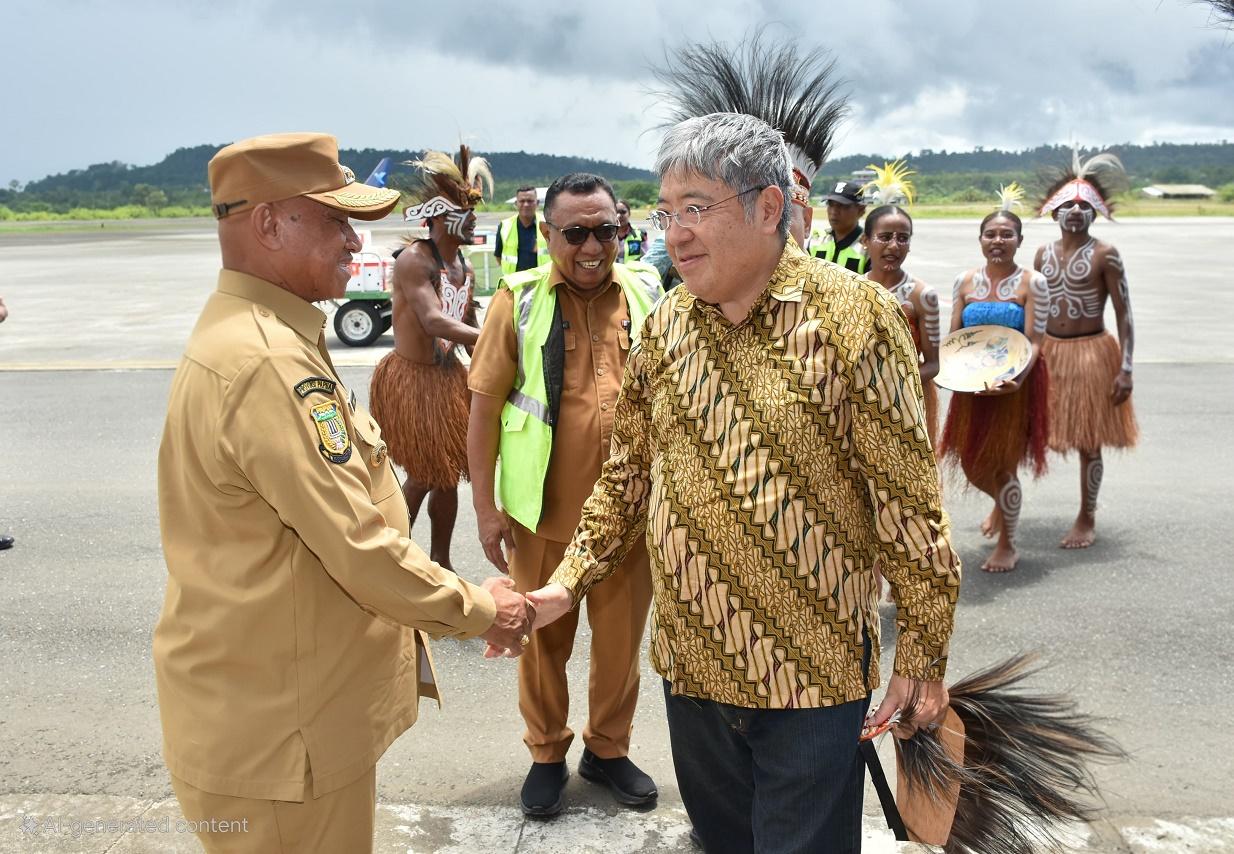 Dubes Jepang dan Bupati Markus Bahas MBG Untuk Pelajar Biak Numfor