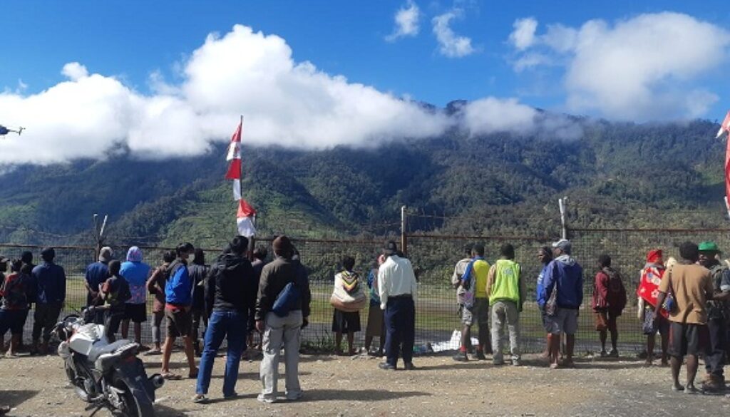 suasana-di-bandara-sugapa-kabupaten-intan-jaya.jpg