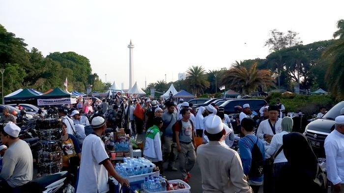 suasana-di-sekitar-monas-saat-aksi-reuni-akbar-212.jpg