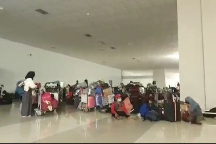 suasana-penumpang-dari-luar-negeri-di-bandara-soekarno-hatta.jpg