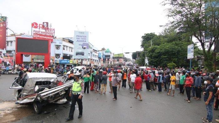 suasana-tkp-kecelakaan-beruntun-di-kawasan-persimpangan-menuju-jalan-soekarno-hatta.jpg