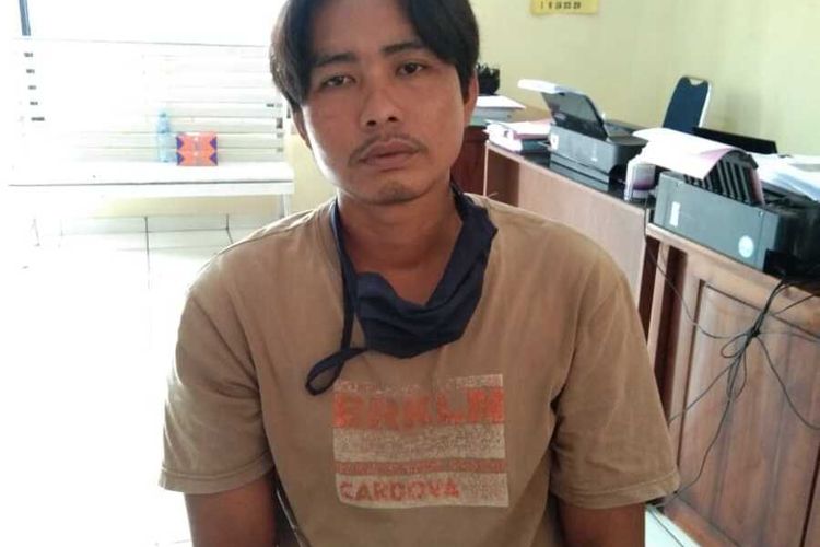 tersangka-husin-jaya-34-saat-berada-di-polres-lubuk-linggau.jpg